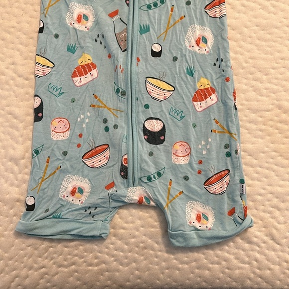 Iittle sleepies play shorty and matching bib - Picture 3 of 7